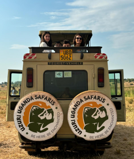 Uzuri Uganda Safaris vehicle
