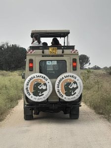 uzuri safaris uganda-tours service van